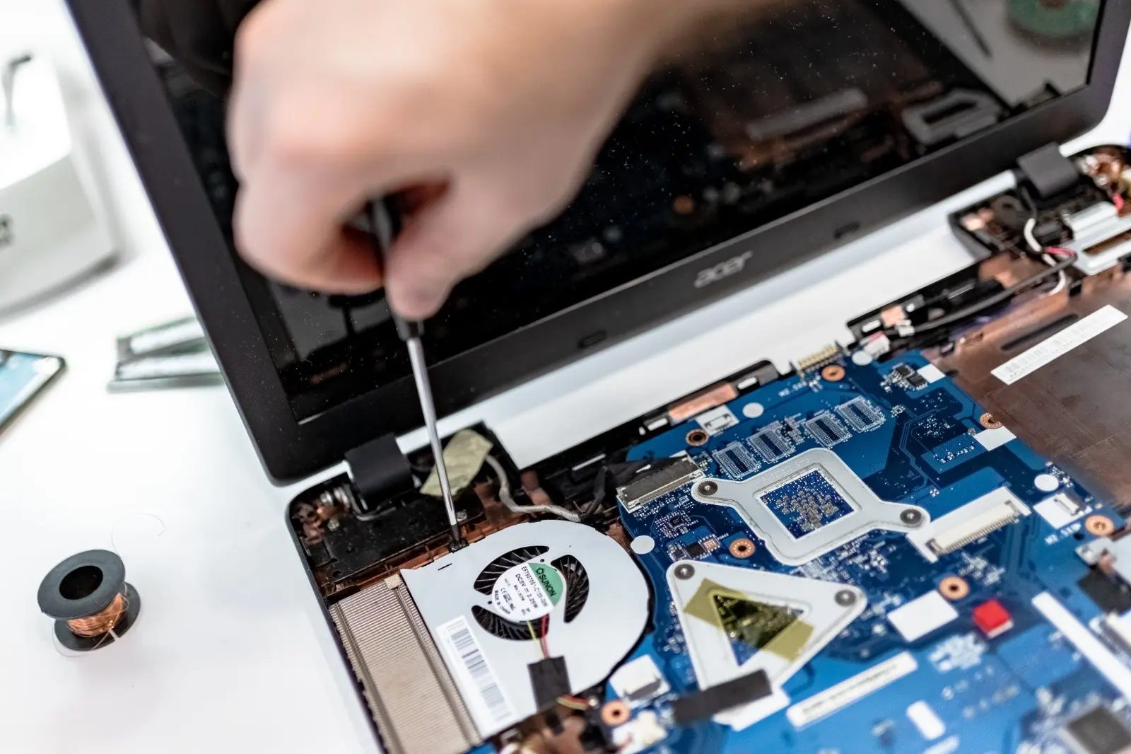 macbook battery repair center Qatar